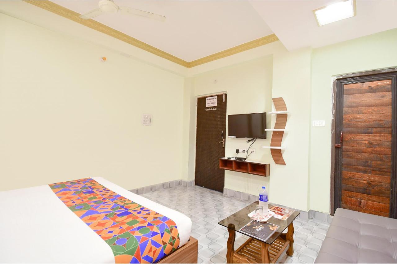 Fabexpress Om Shanti International Kolkata Exterior photo